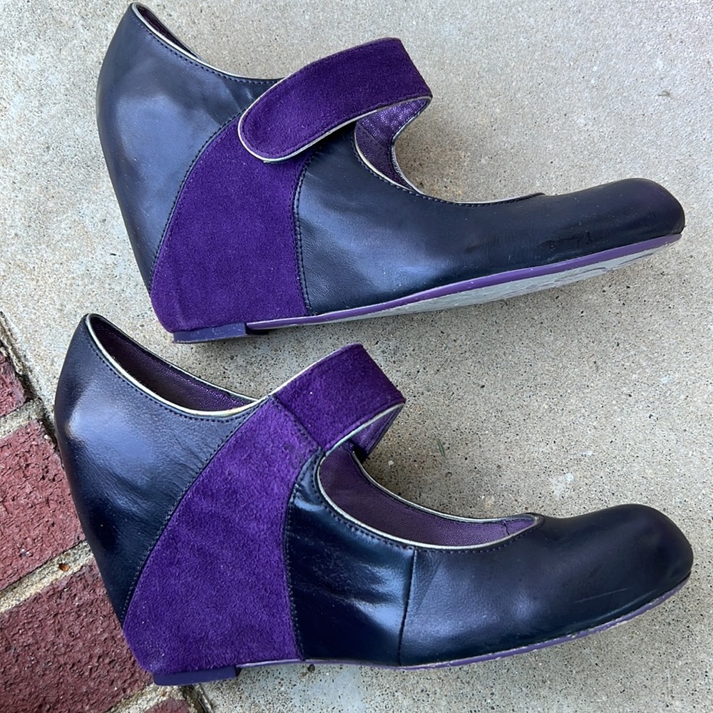Poetic License black and purple suede wedges Sz 8